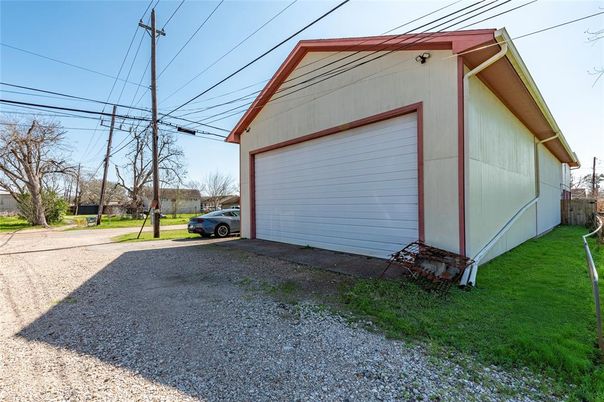 Detached Garage, Exterior