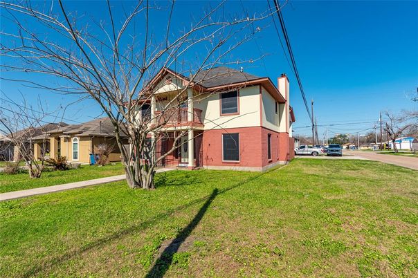 Backyard, Exterior, Facade, Brick Facade, Queen Anne Victorian