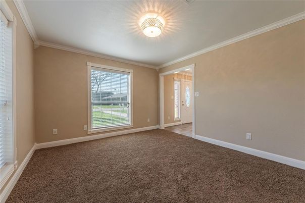 Empty room, Interior