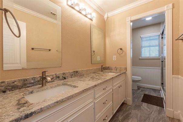 Bathroom, Dual Sink Vanities, Interior, Recessed Lighting