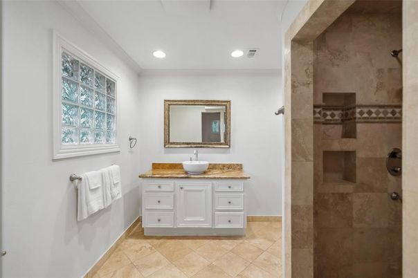 Bathroom, Interior, Recessed Lighting