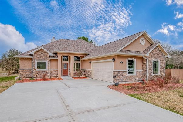 Attached, Exterior, Facade, Brick Traditional
