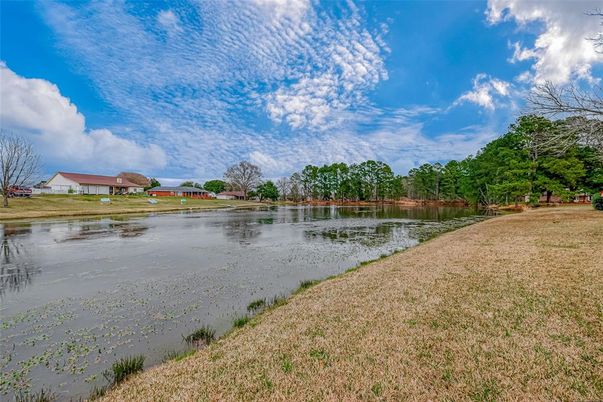 Exterior, Lake