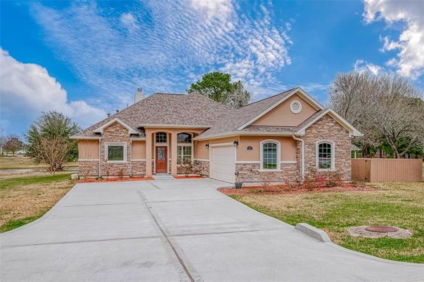 Attached, Exterior, Facade, Ranch