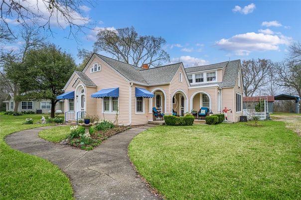 Backyard, Exterior, Facade, French Provincial