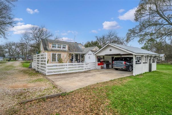 Backyard, Detached Garage, Exterior