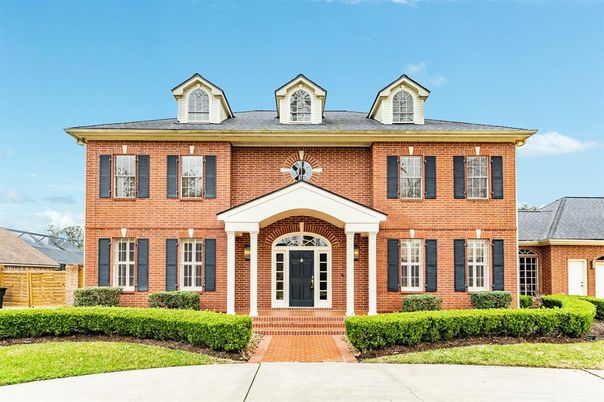 Exterior, Facade, Brick Facade, Georgian