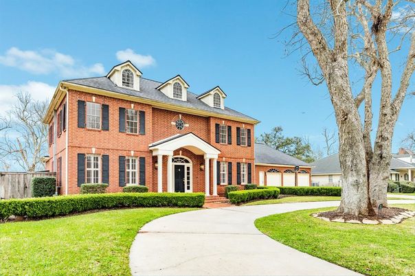 Exterior, Facade, Brick Facade, Georgian