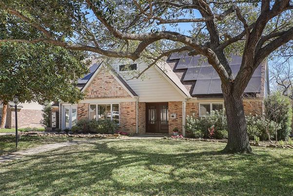 Exterior, Facade, Brick Facade, Solar Panels, Brick Traditional