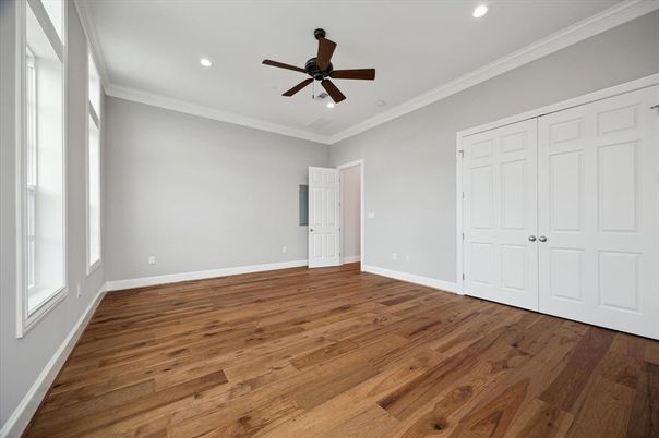 Empty room, Interior, Recessed Lighting, Wood Texture Flooring