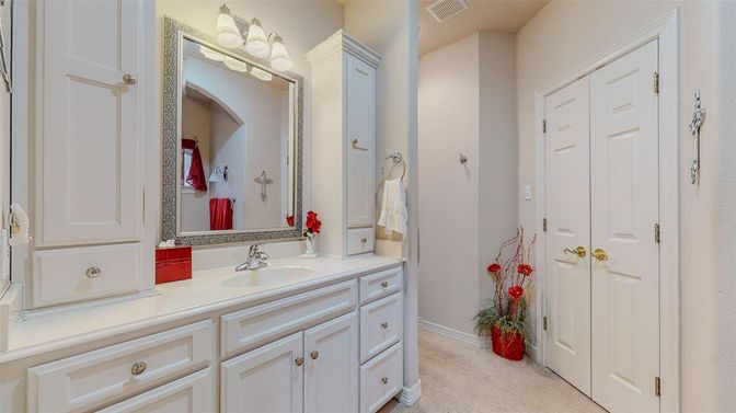 Bathroom, Dual Sink Vanities, Interior