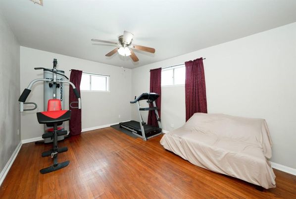 Bedroom, Fitness Equipment, Interior, Wood Texture Flooring