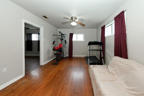 Bedroom, Fitness Equipment, Interior, Wood Texture Flooring