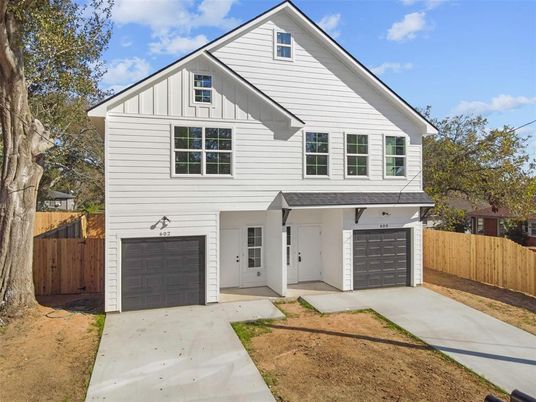 Attached, Exterior, Facade, Farmhouse