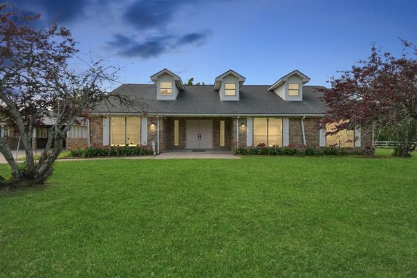 Exterior, Facade, Brick Facade, Cape Cod