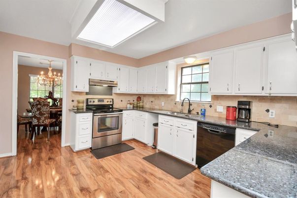 Chandelier, Dining room, Interior, Kitchen, Stainless Steel Appliances, Wood Texture Flooring