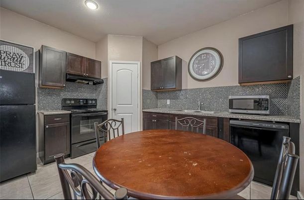 Dining room, Interior, Kitchen, Recessed Lighting