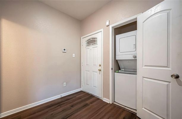 Interior, Utility Closets, Washer, Wood Texture Flooring