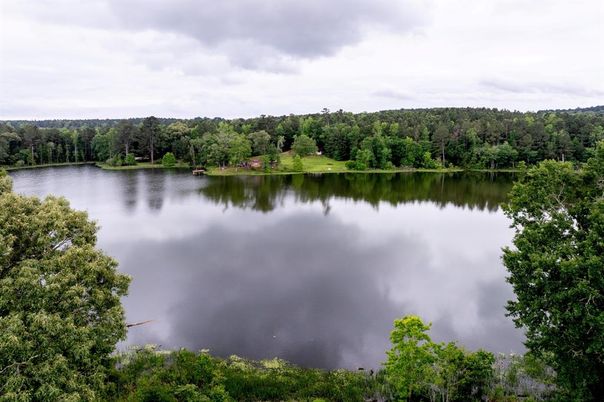 Exterior, Lake