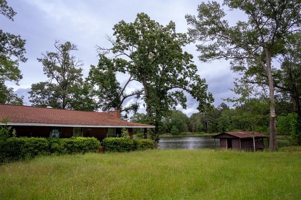 Exterior, Lake