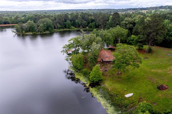 Exterior, Lake