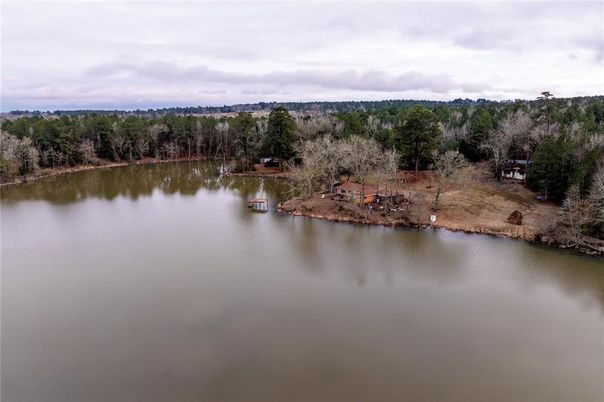 Exterior, Lake