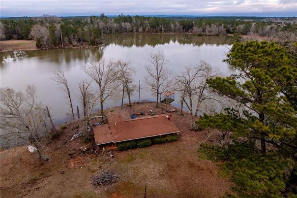 Exterior, Lake