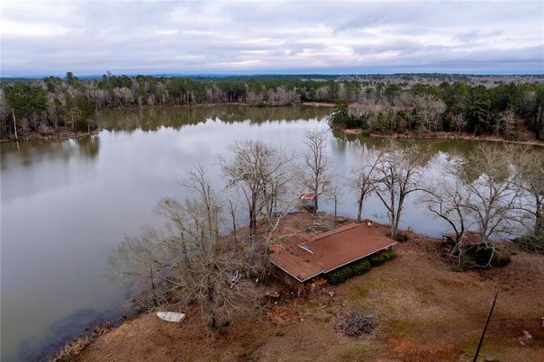 Exterior, Lake