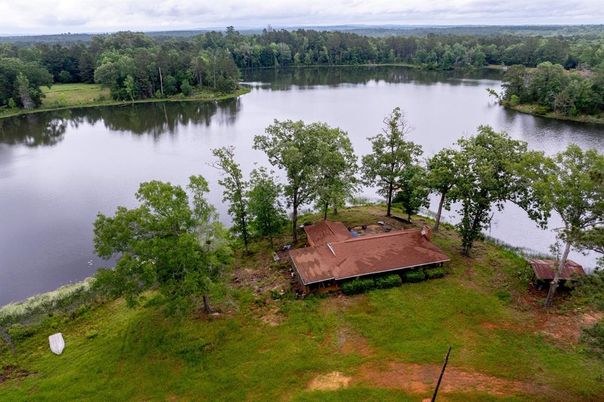Exterior, Lake