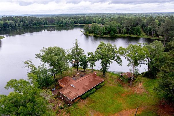 Exterior, Lake