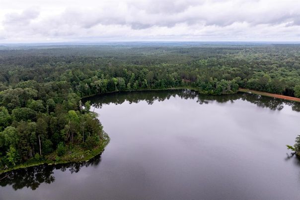 Exterior, Lake