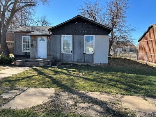 Backyard, Exterior, Facade, Ranch