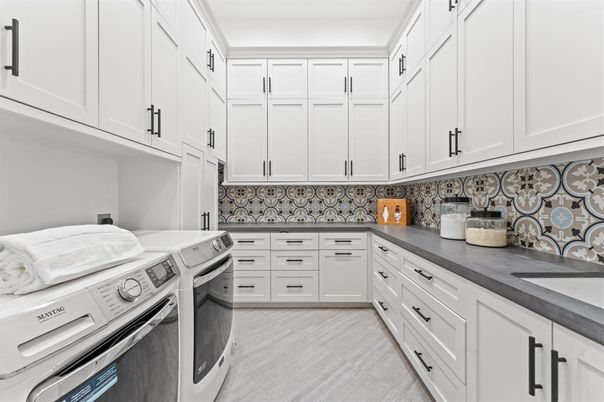 Interior, Washer, Wood Texture Flooring
