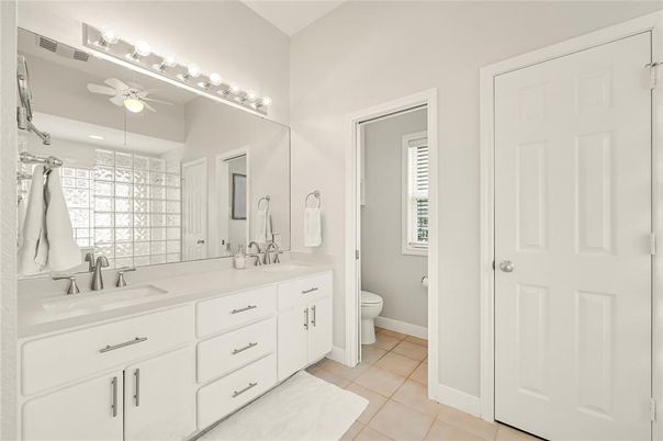 Bathroom, Dual Sink Vanities, Interior, Recessed Lighting