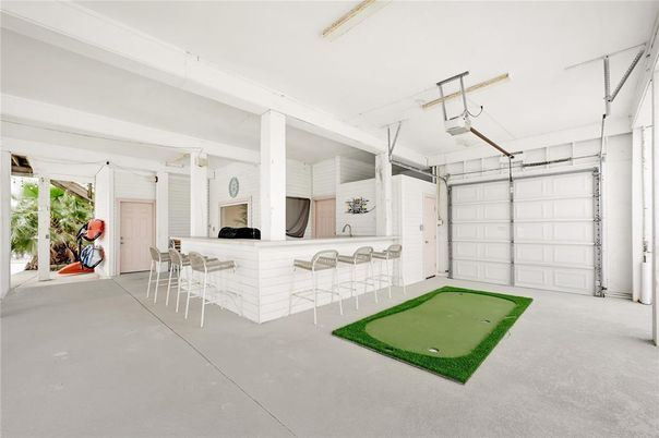 Garage, Interior