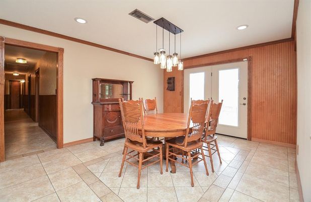 Dining room, Interior, Pendant Lights, Recessed Lighting