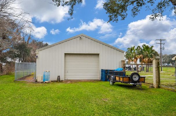 Backyard, Detached Garage, Exterior