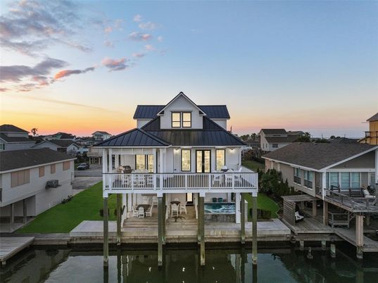 Exterior, Lake