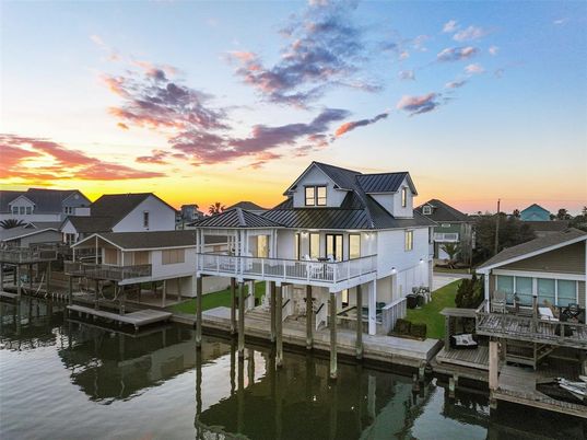 Exterior, Lake