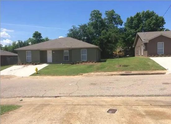 Backyard, Exterior, Facade, Ranch
