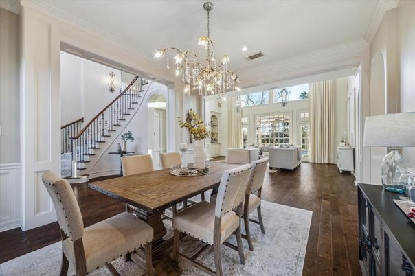 Chandelier, Dining room, Interior, Living room, Pendant Lights, Wood Texture Flooring