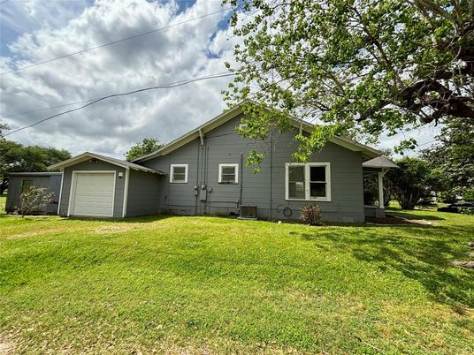 Backyard, Detached Garage, Exterior