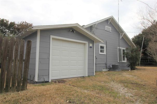 Detached Garage, Exterior