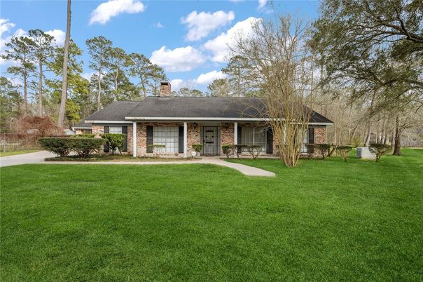Backyard, Exterior, Facade, Brick Facade, Cape Cod