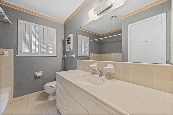 Bathroom, Interior, Tile Countertops