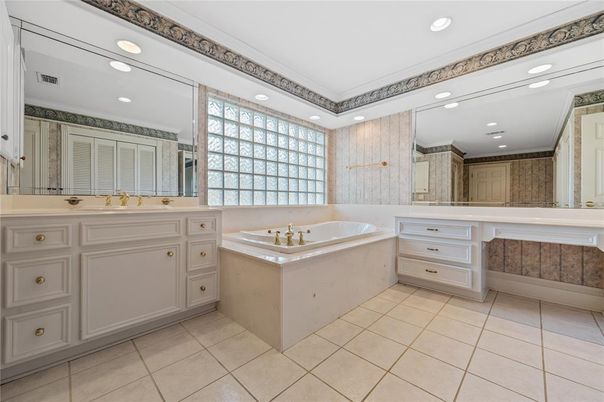 Bathroom, Interior, Recessed Lighting