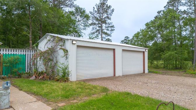 Detached Garage, Exterior