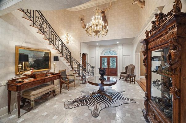 Chandelier, Interior, Piano, Recessed Lighting