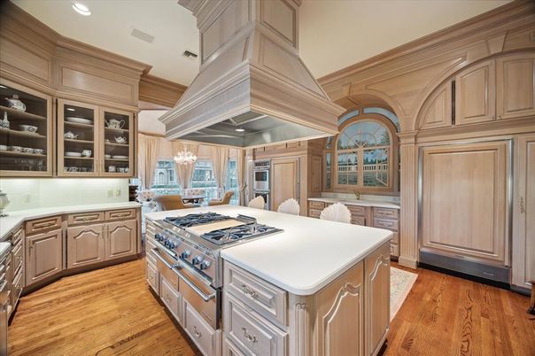Chandelier, Dining room, Interior, Kitchen, Recessed Lighting, Stainless Steel Appliances, Wood Texture Flooring