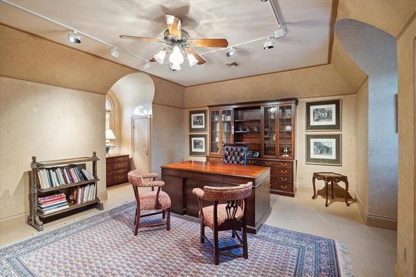 Home Office, Interior
